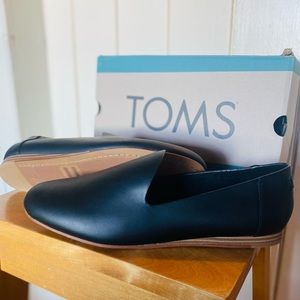 Toms slip on